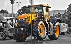 JCB FASTRAC 8330 